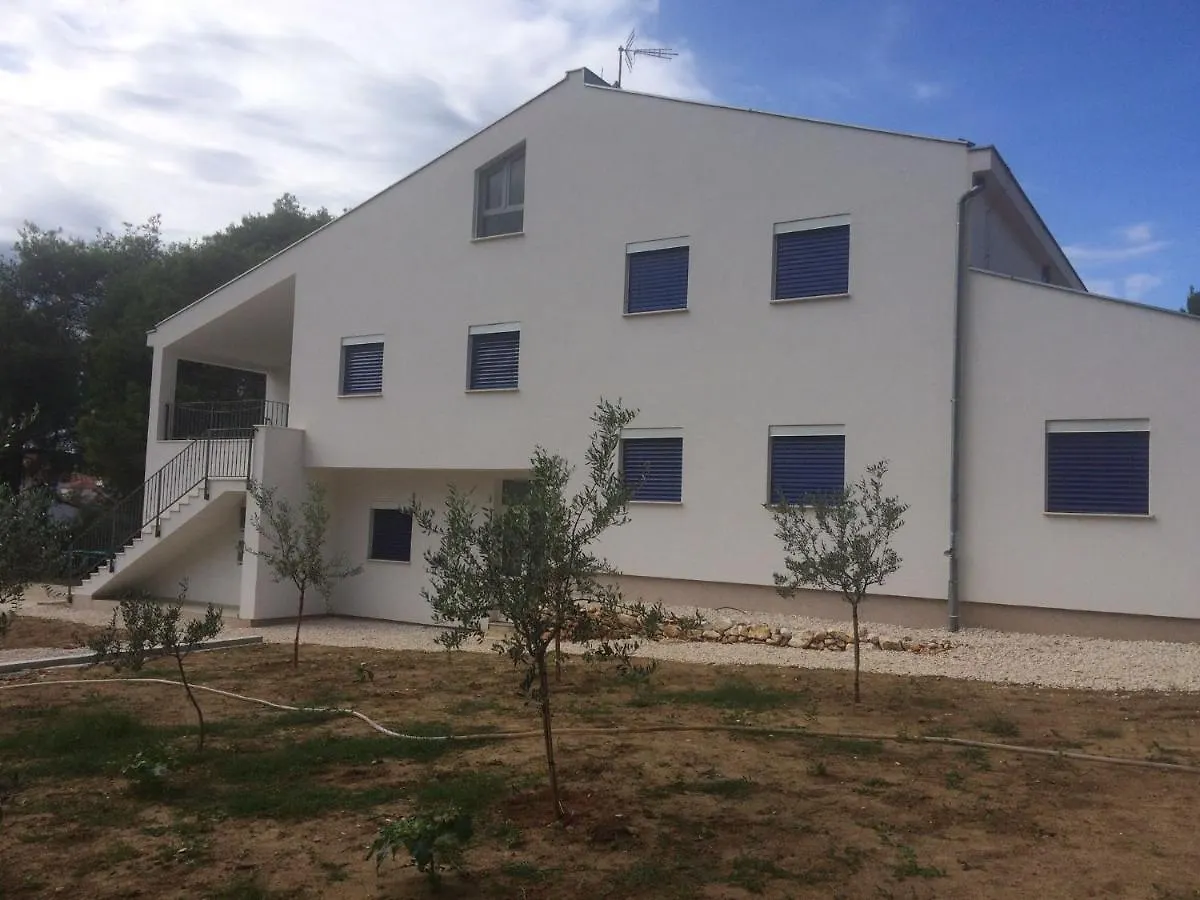 Comfortable Apartment With Roofed Terrace Veli Rat Κροατία